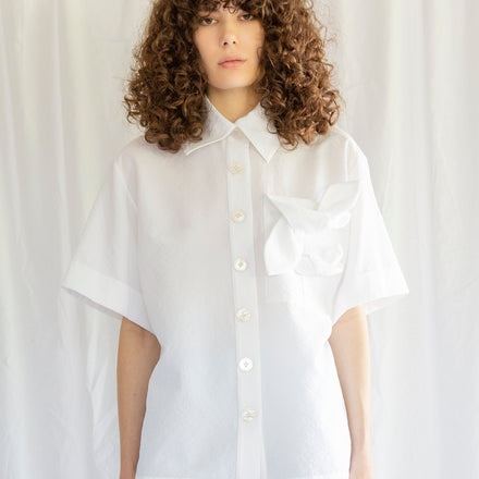 Mini Bow Pocket Shirt in White Seersucker