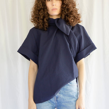 Calla Lily Top in Navy Seersucker